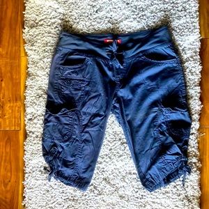Unionbay Size 13 Navy Blue Capris